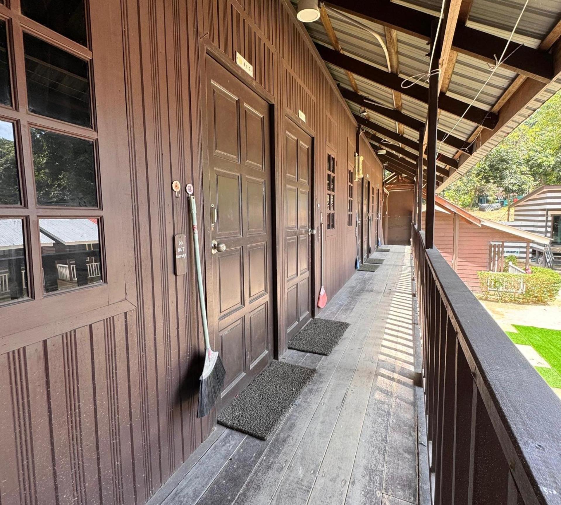 The Barat Perhentian Villa Kampong Pasir Hantu Exterior photo